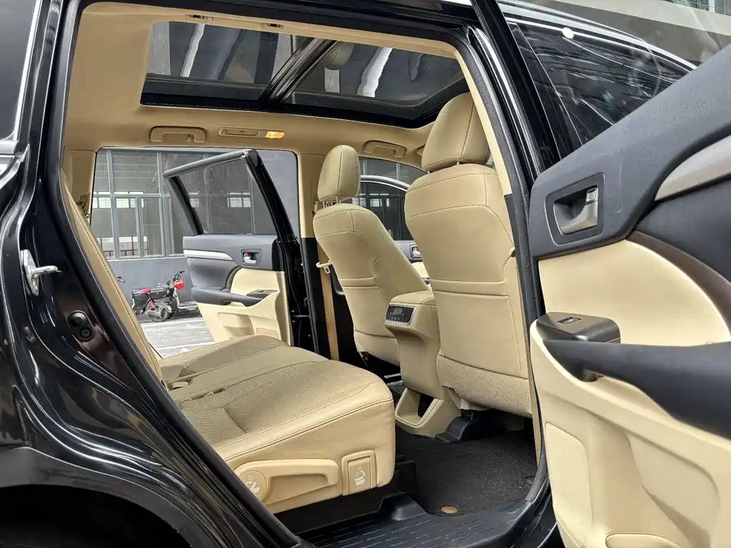 Toyota Highlander — миниатюра 12