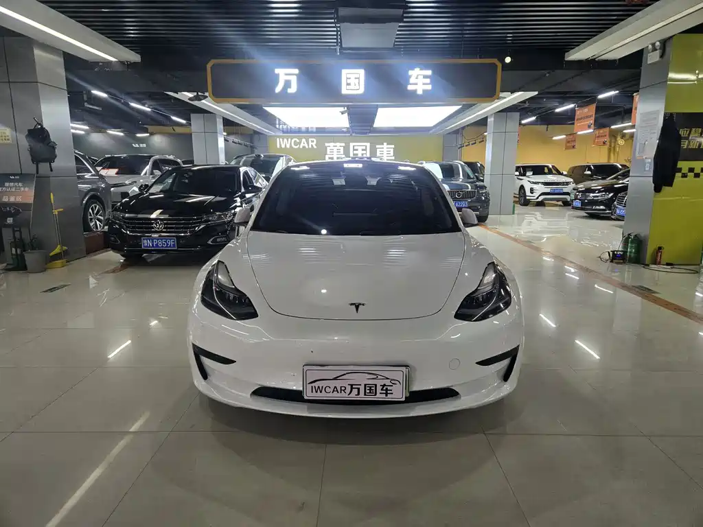 Tesla Model 3 — миниатюра 2