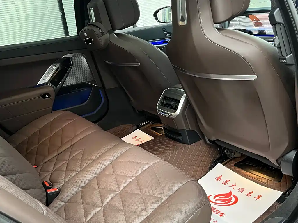BMW 7 Series — миниатюра 13