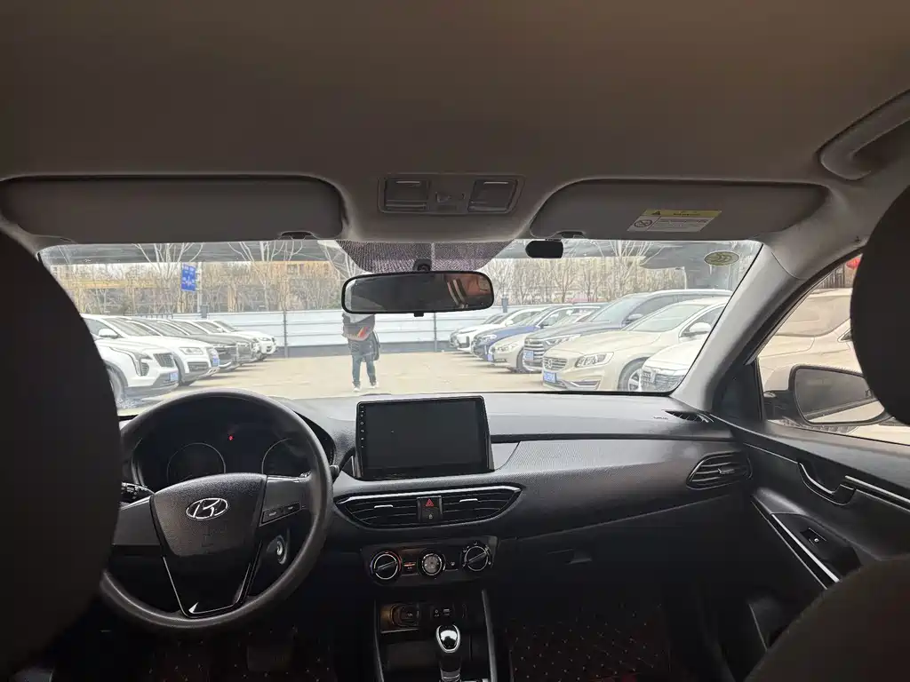 Hyundai Elantra — миниатюра 3