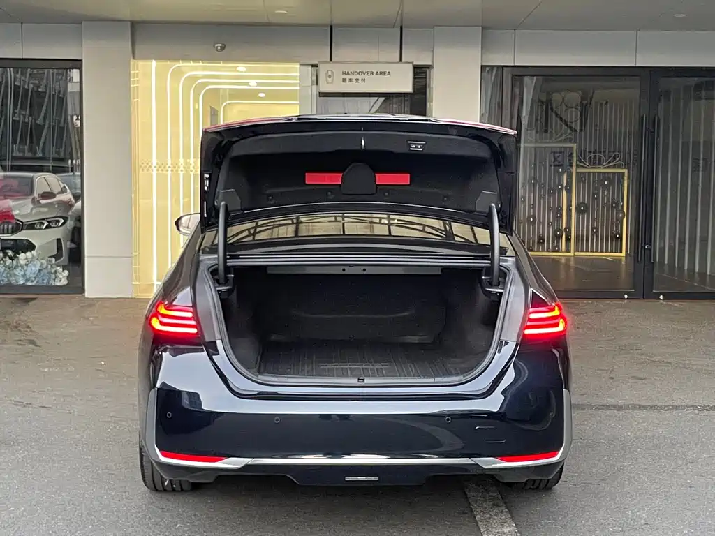 BMW i5 — миниатюра 7