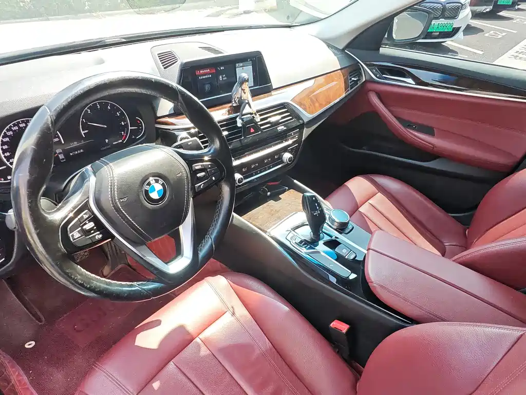 BMW 5 Series — миниатюра 11