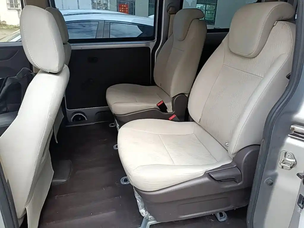 Wuling Hongguang V — миниатюра 17
