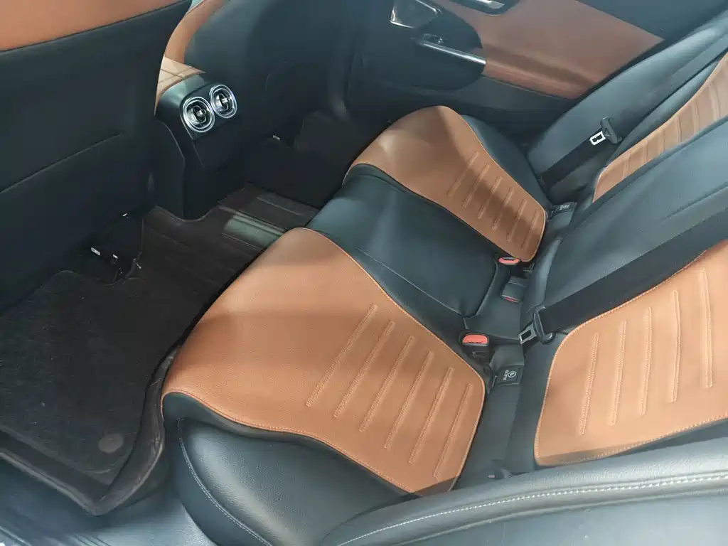Mercedes-Benz C-Class — миниатюра 10