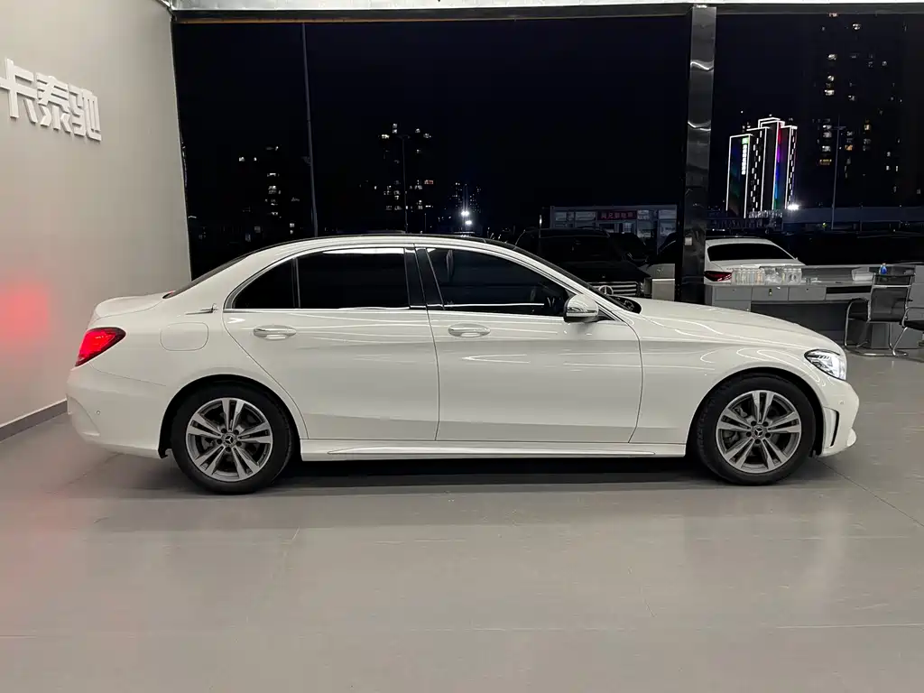 Mercedes-Benz C-Class — миниатюра 7