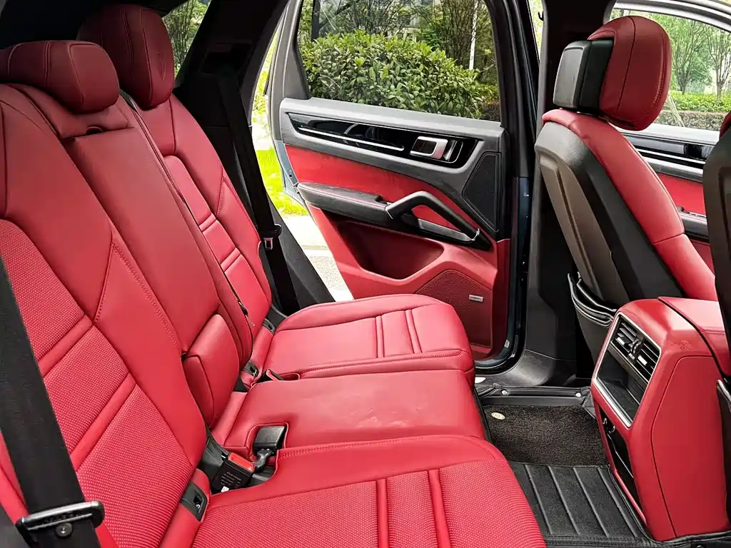 Porsche Cayenne — миниатюра 8