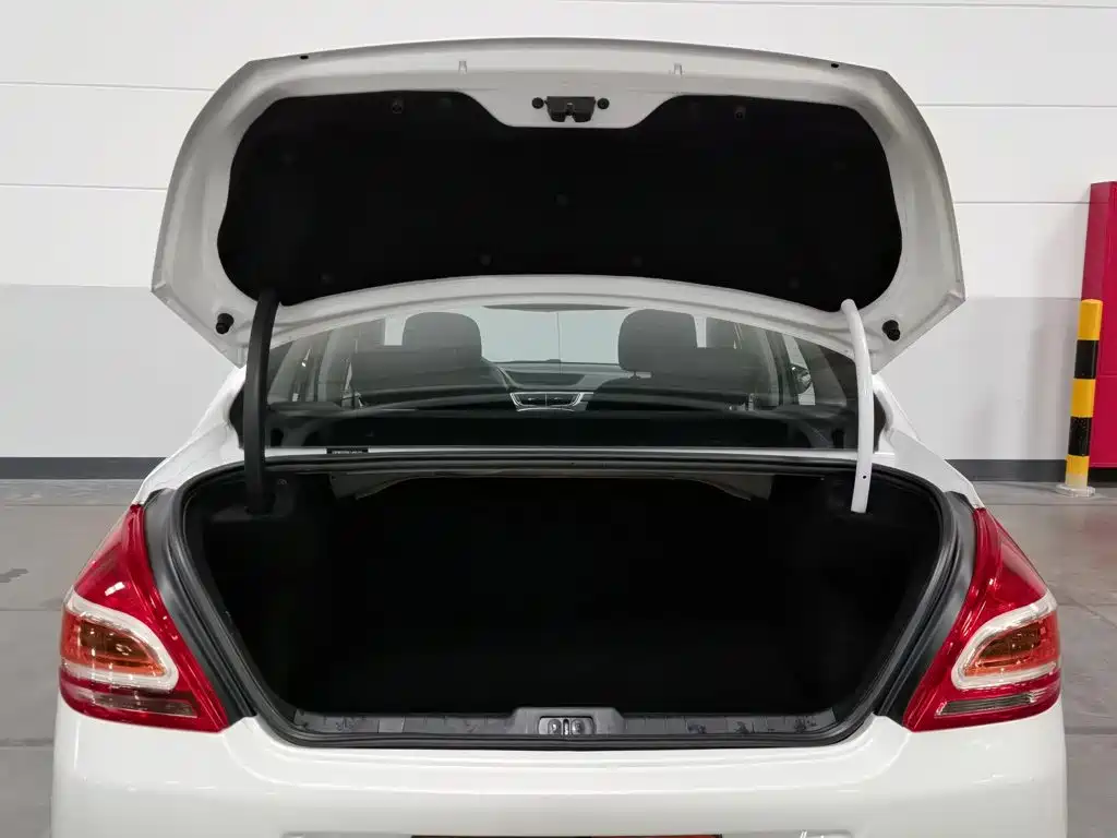 Peugeot 308 — миниатюра 16