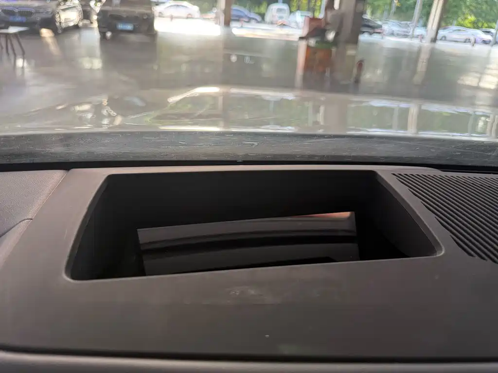 BMW 5 Series — миниатюра 6