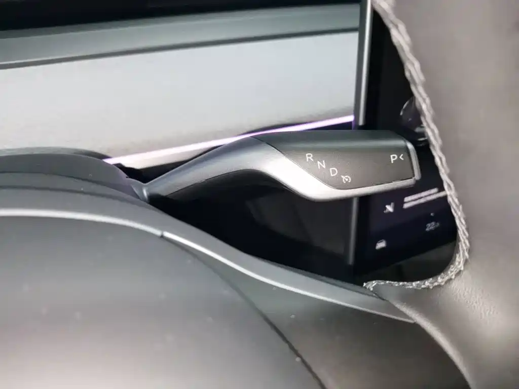 Tesla Model Y — миниатюра 14