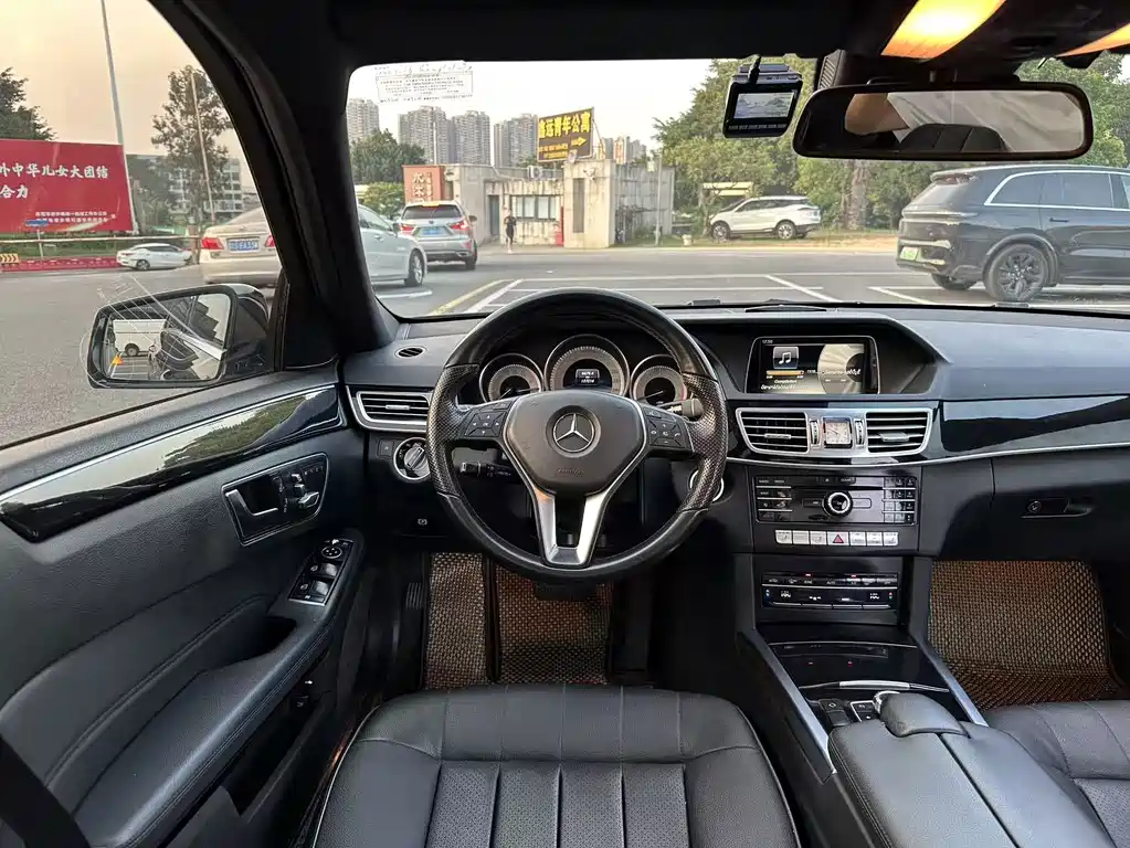 Mercedes-Benz E-Class — миниатюра 6