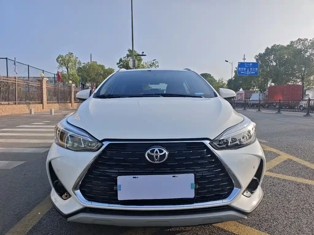 Toyota Yaris L 2021