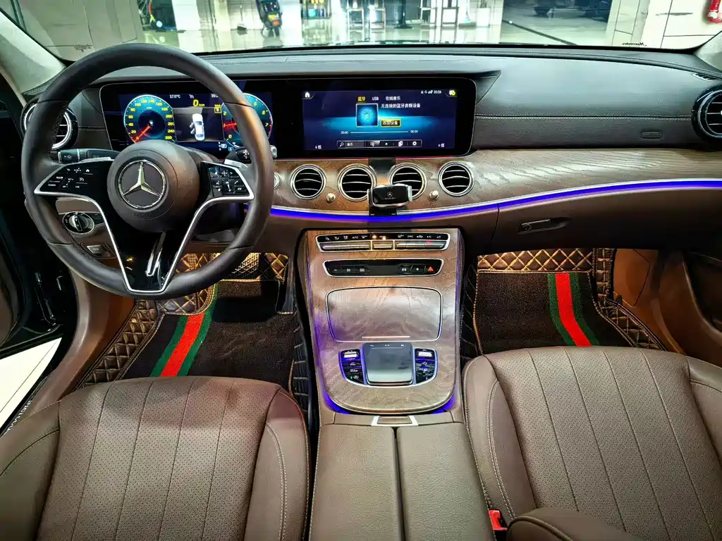 Mercedes-Benz E-Class — миниатюра 6