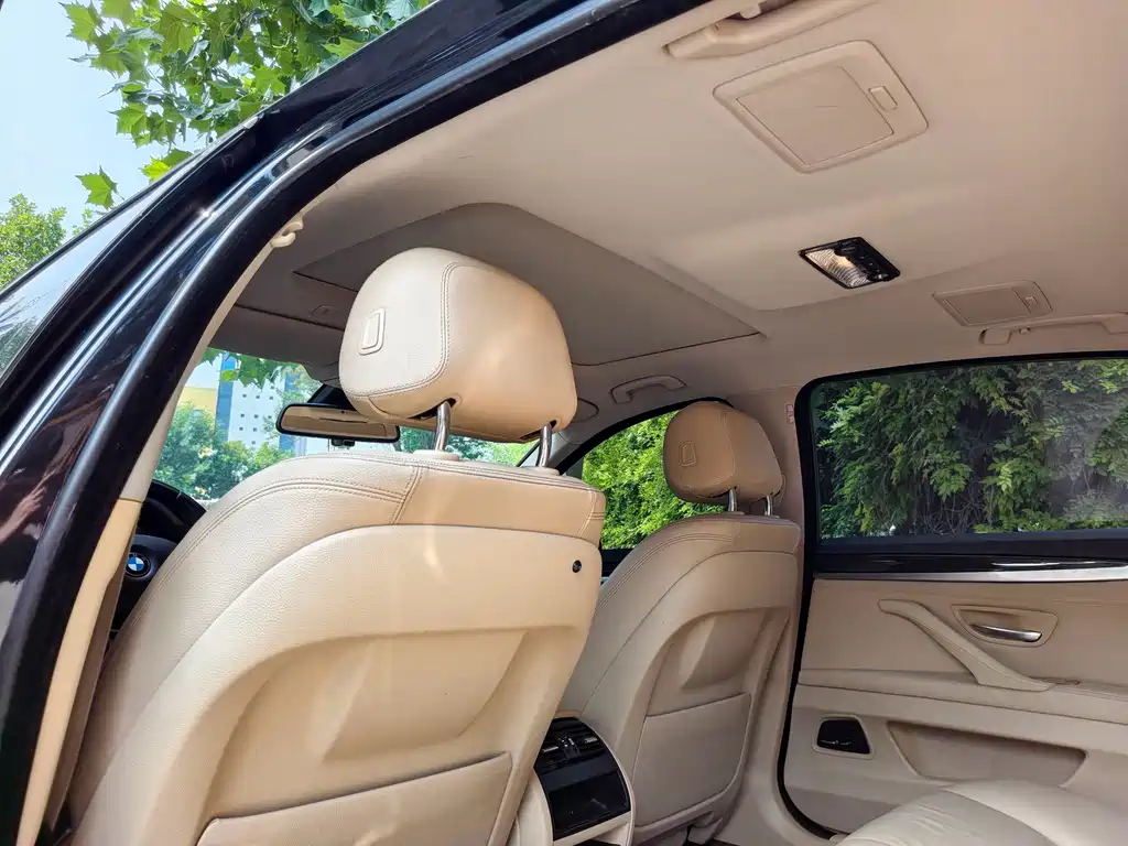 BMW 5 Series — миниатюра 12