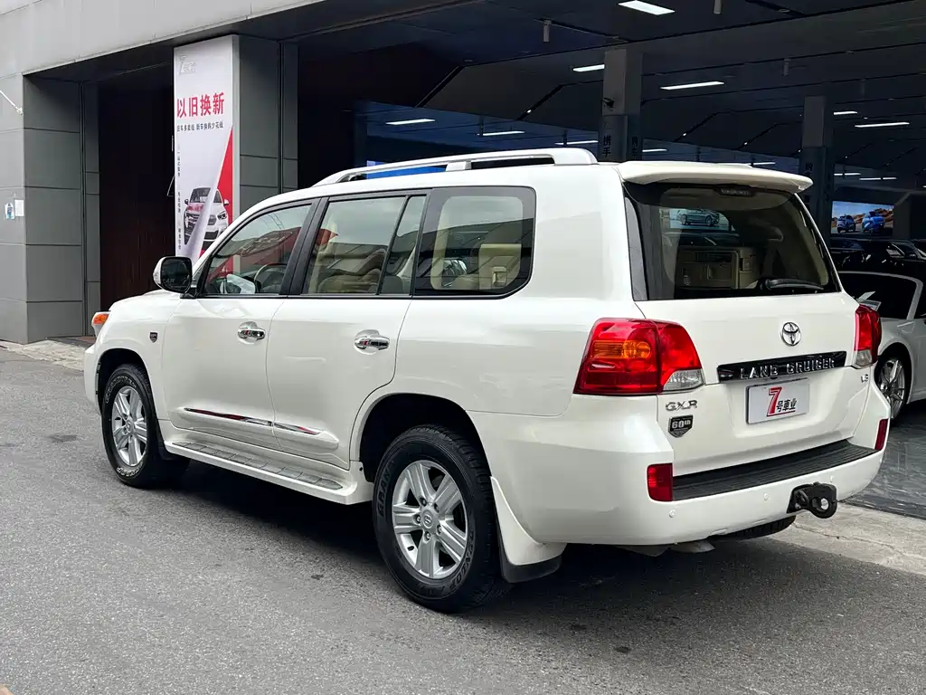Toyota Land Cruiser 4.6L V8 Middle East Limited Edition, фото 5