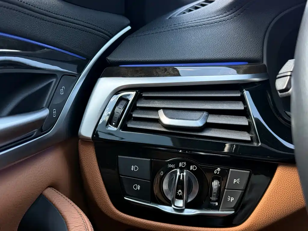 BMW 5 Series — миниатюра 22