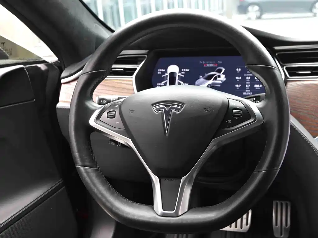 Tesla Model S — миниатюра 9