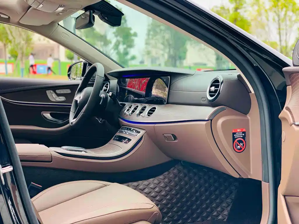 Mercedes-Benz E-Class — миниатюра 9