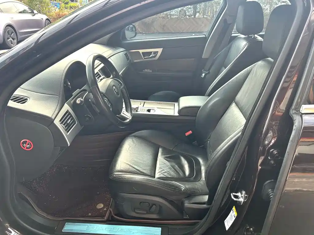 Jaguar XF — миниатюра 6