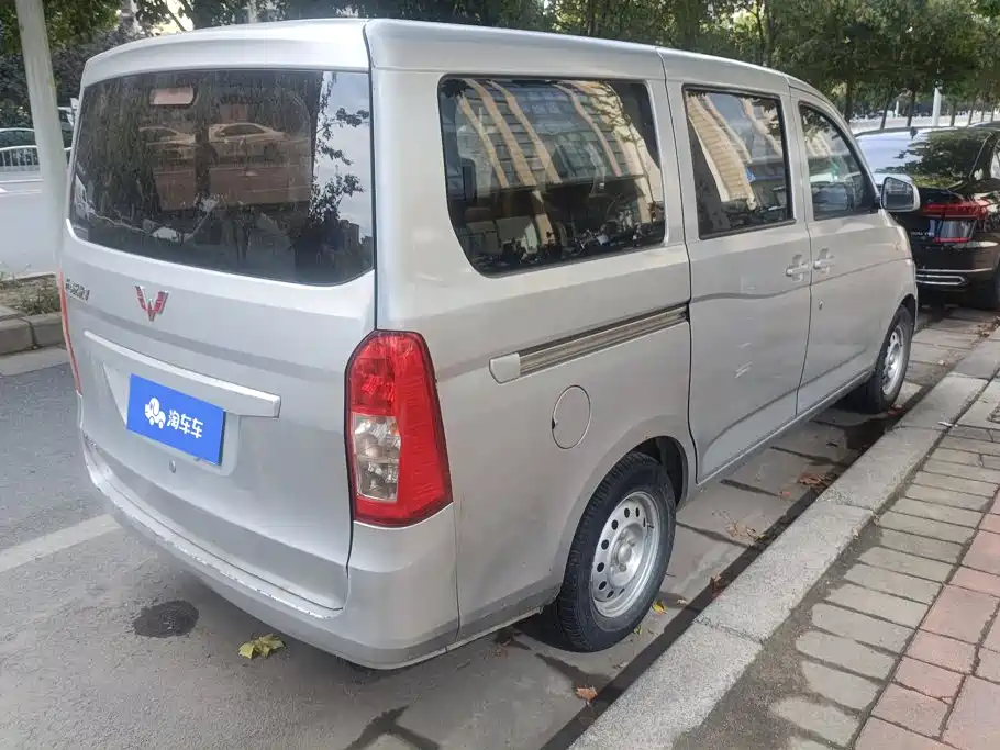 Wuling Rongguang V — миниатюра 3