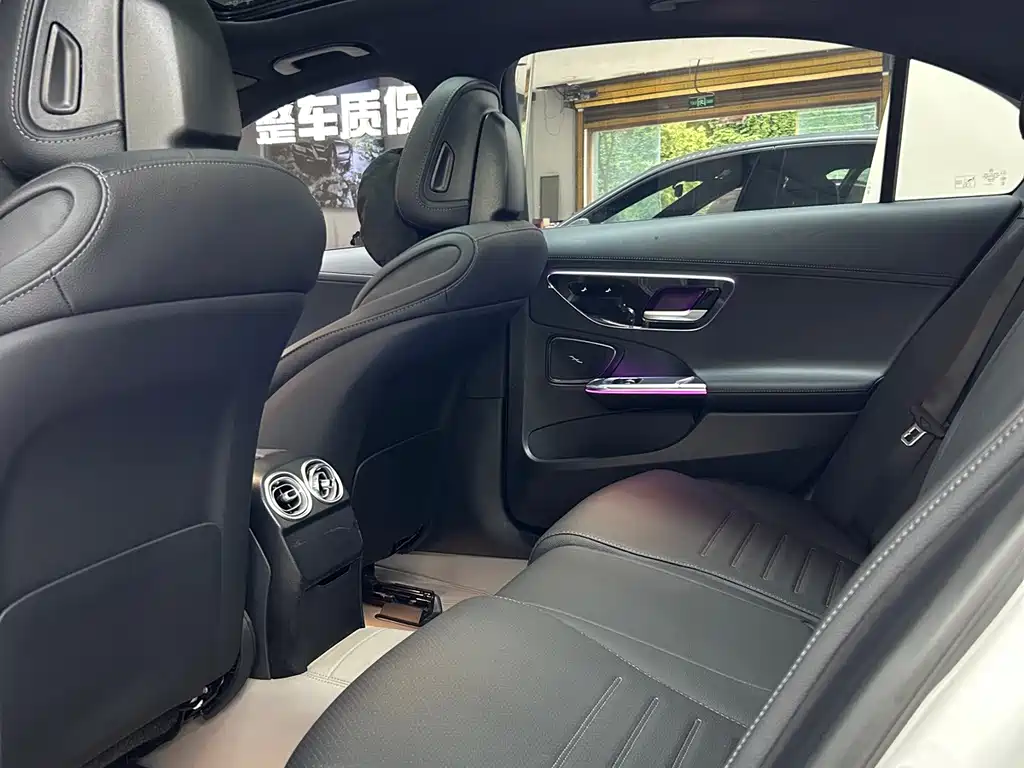Mercedes-Benz C-Class — миниатюра 9