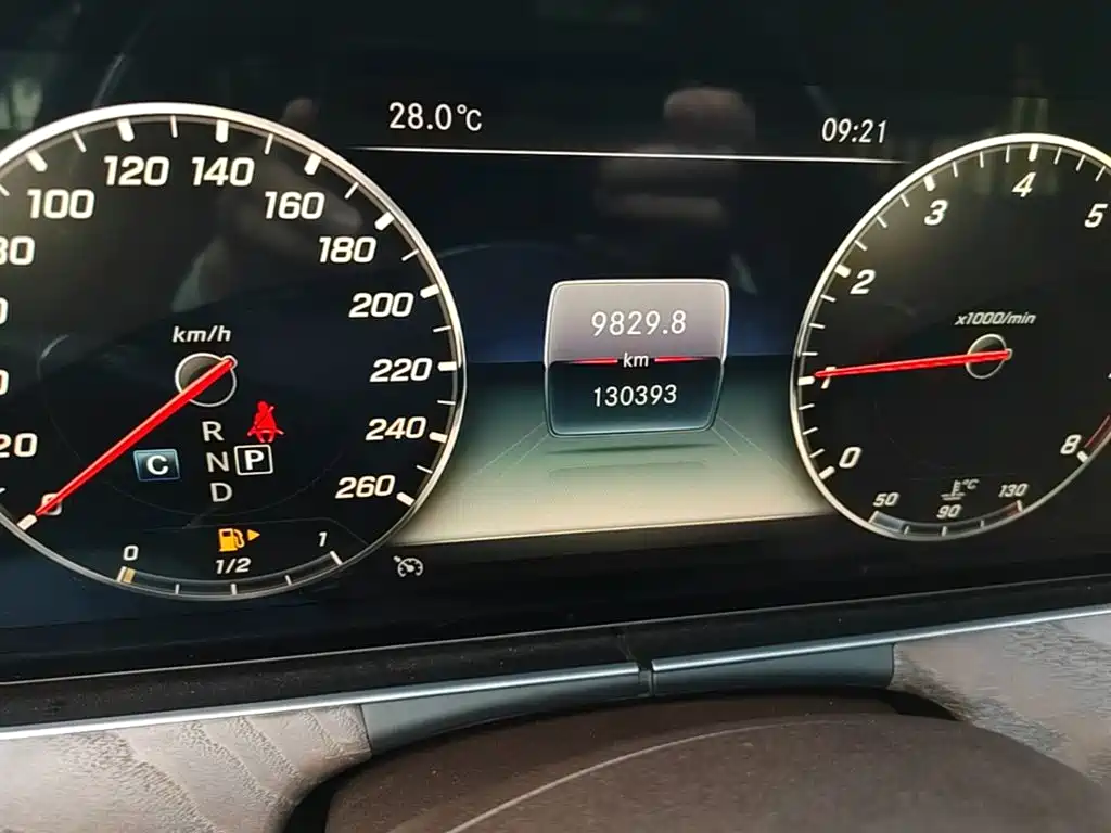 Mercedes-Benz E-Class — миниатюра 17