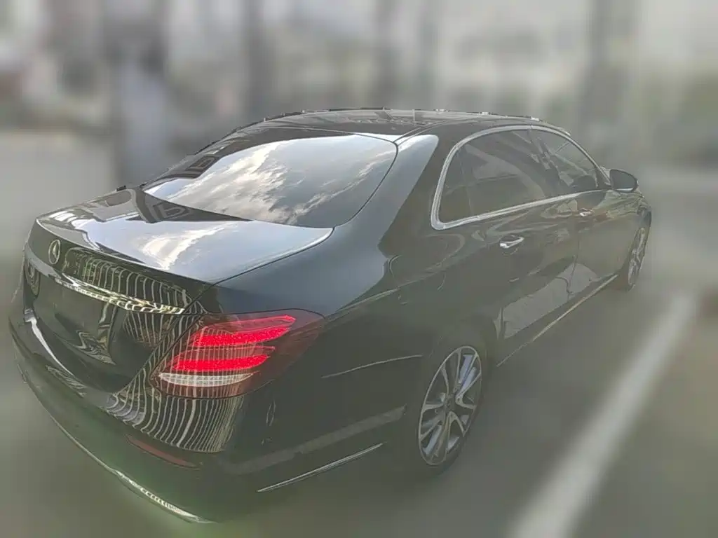 Mercedes-Benz E-Class — миниатюра 10