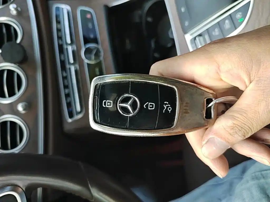 Mercedes-Benz E-Class — миниатюра 13