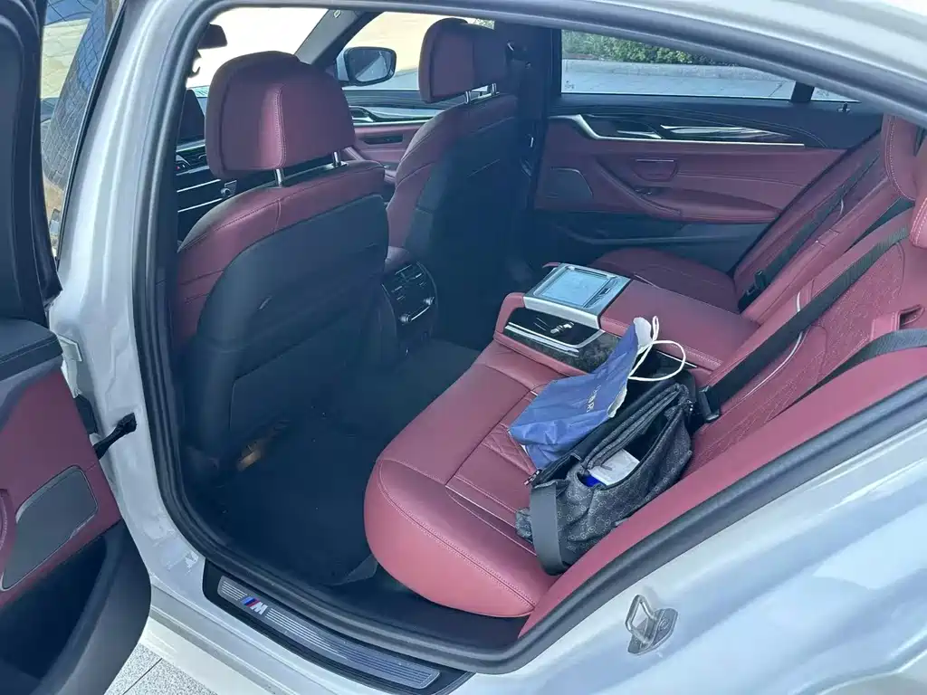 BMW 5 Series — миниатюра 6