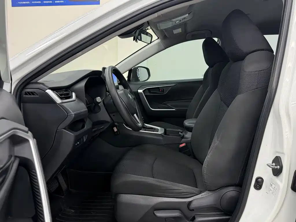 Toyota RAV4 — миниатюра 5