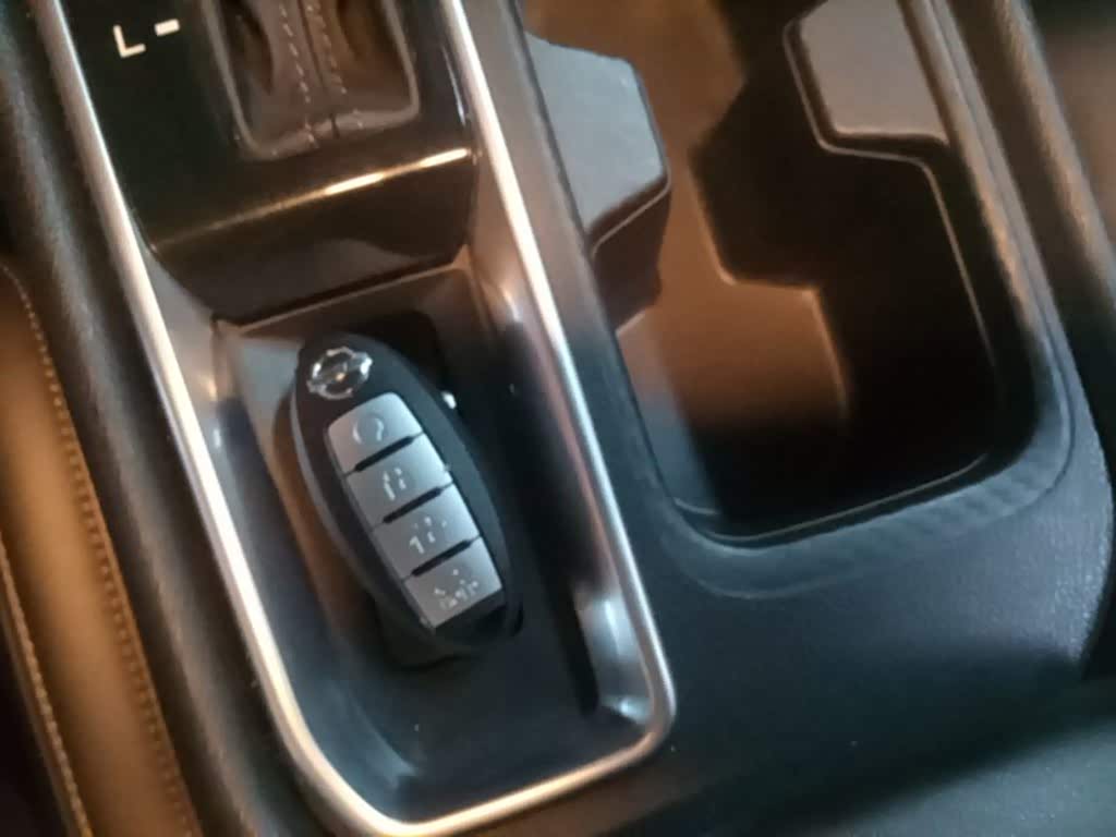 Nissan Sylphy 1.6 л 2023 г. Серебристо-серый, пробег 43000 км