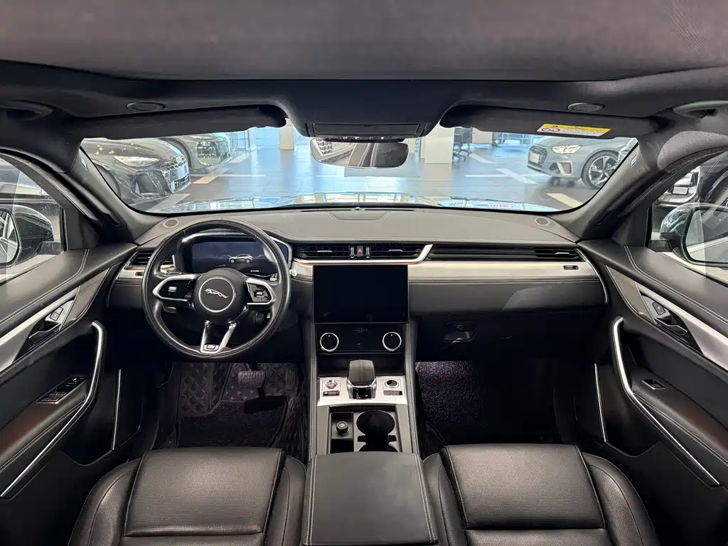 Jaguar F-PACE — миниатюра 10