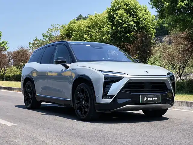 NIO ES8