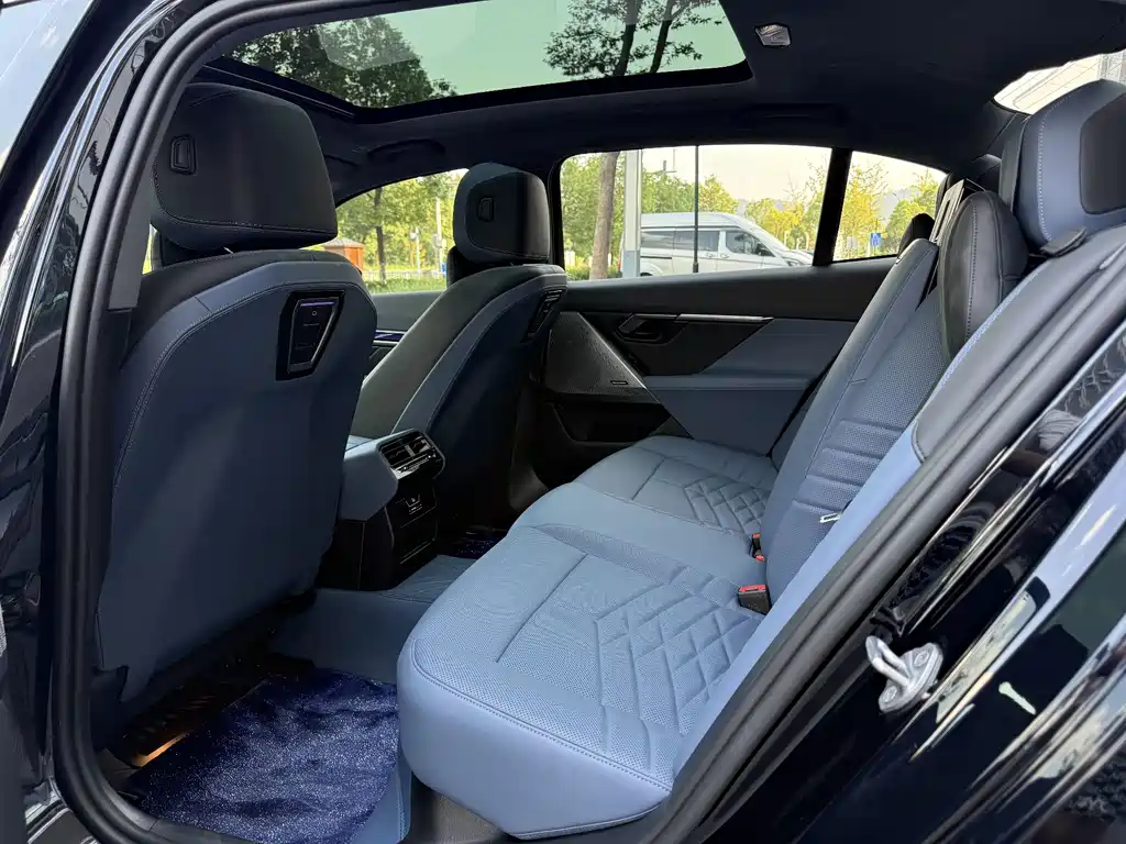 BMW i5 — миниатюра 9