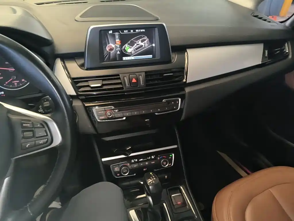 BMW 2 Series Active Tourer — миниатюра 10