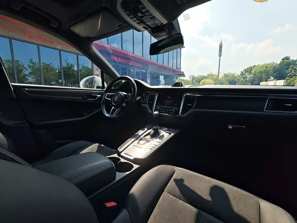 Porsche Macan — миниатюра 14