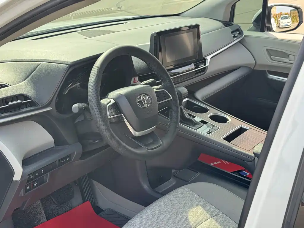 Toyota Sienna — миниатюра 23