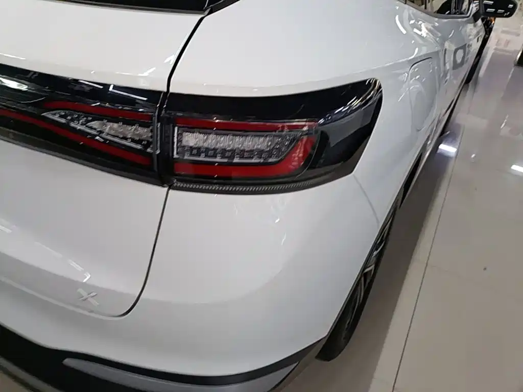 Volkswagen ID.4 X — миниатюра 8