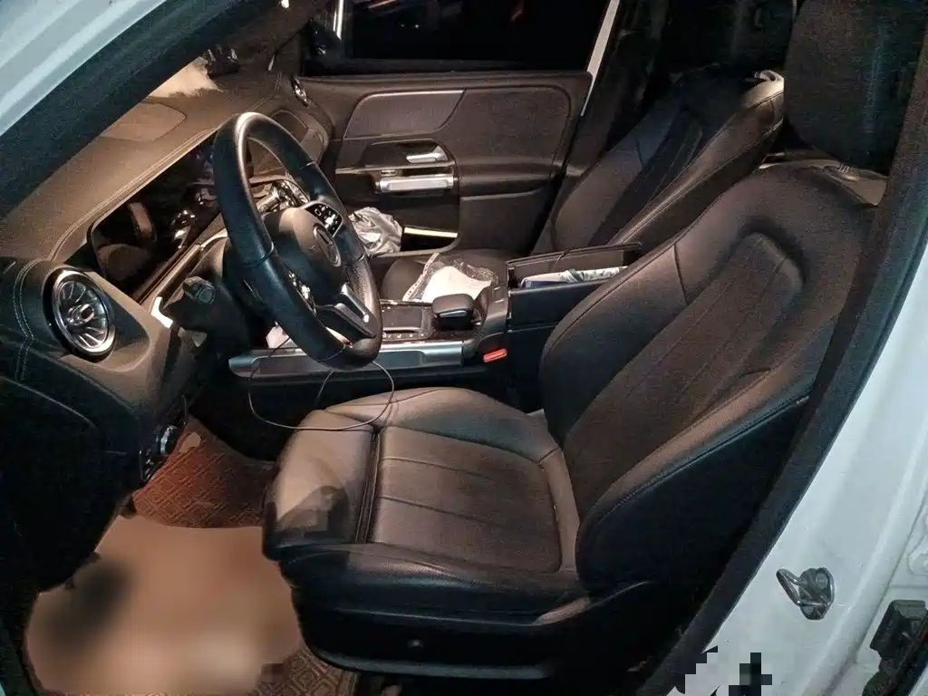 Mercedes-Benz GLB — миниатюра 8