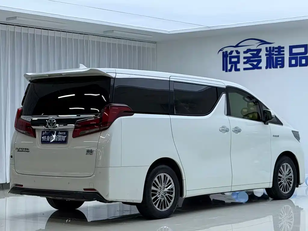 Toyota Alphard — миниатюра 7