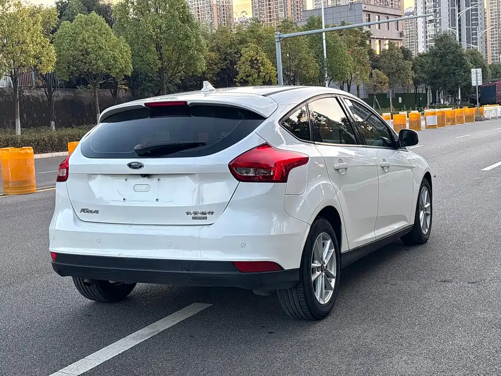 Ford Focus — миниатюра 7