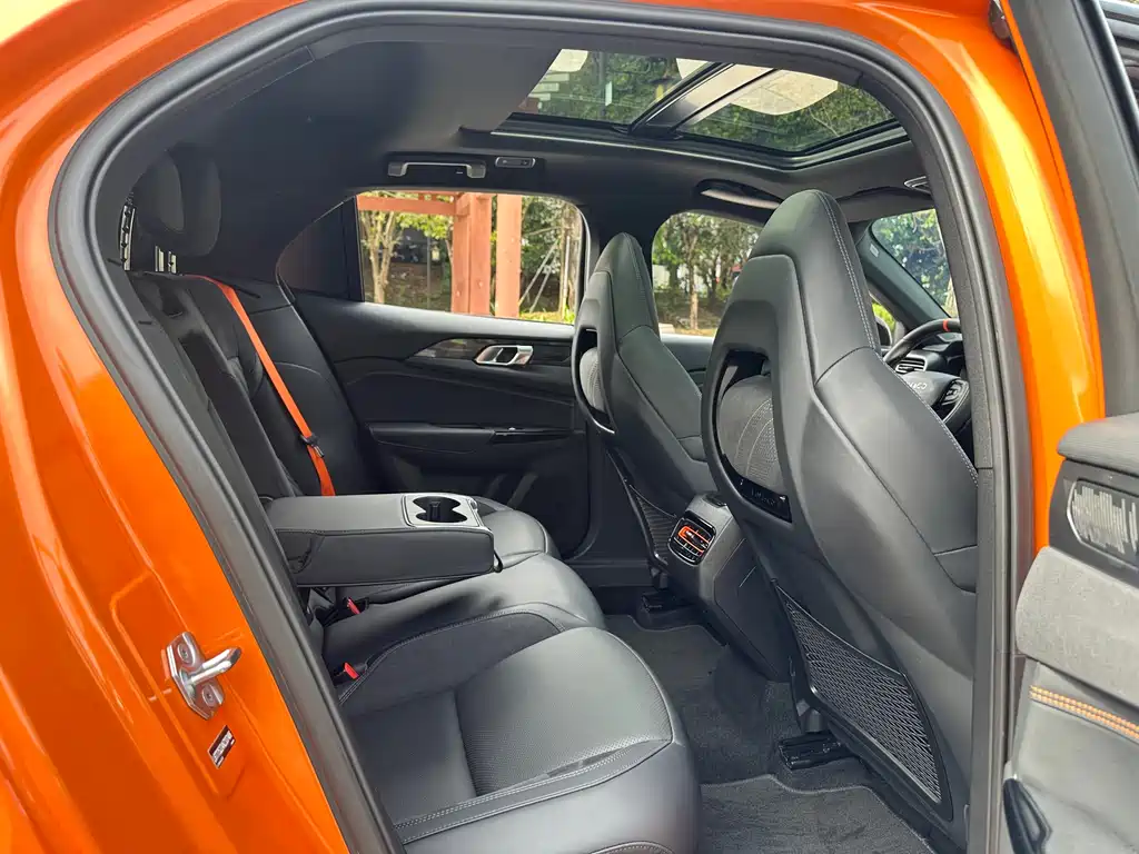 LYNK & CO. 02 HATCHBACK