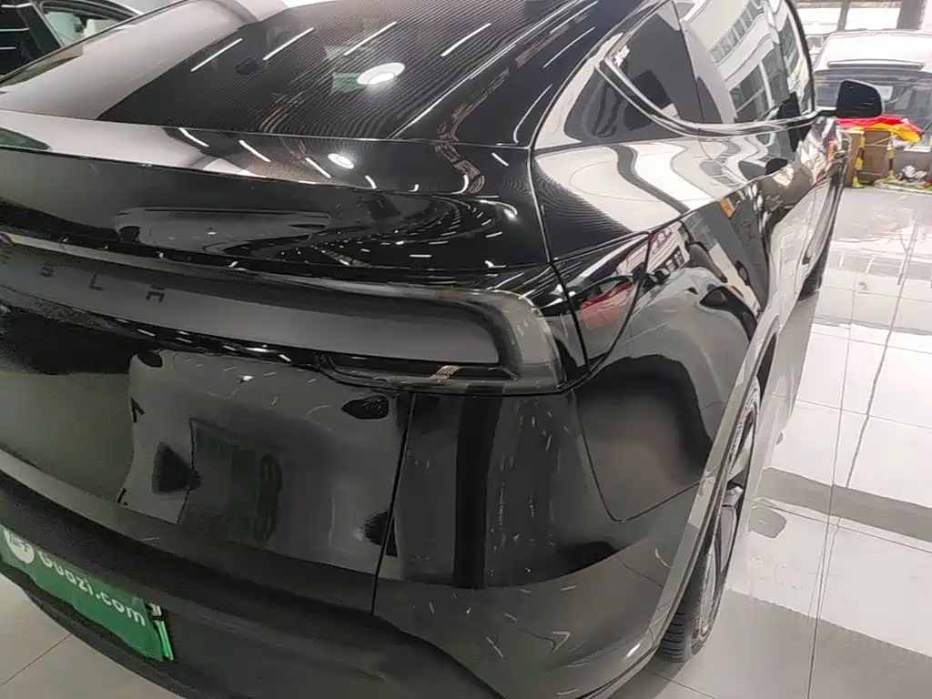 Tesla Model Y — миниатюра 8