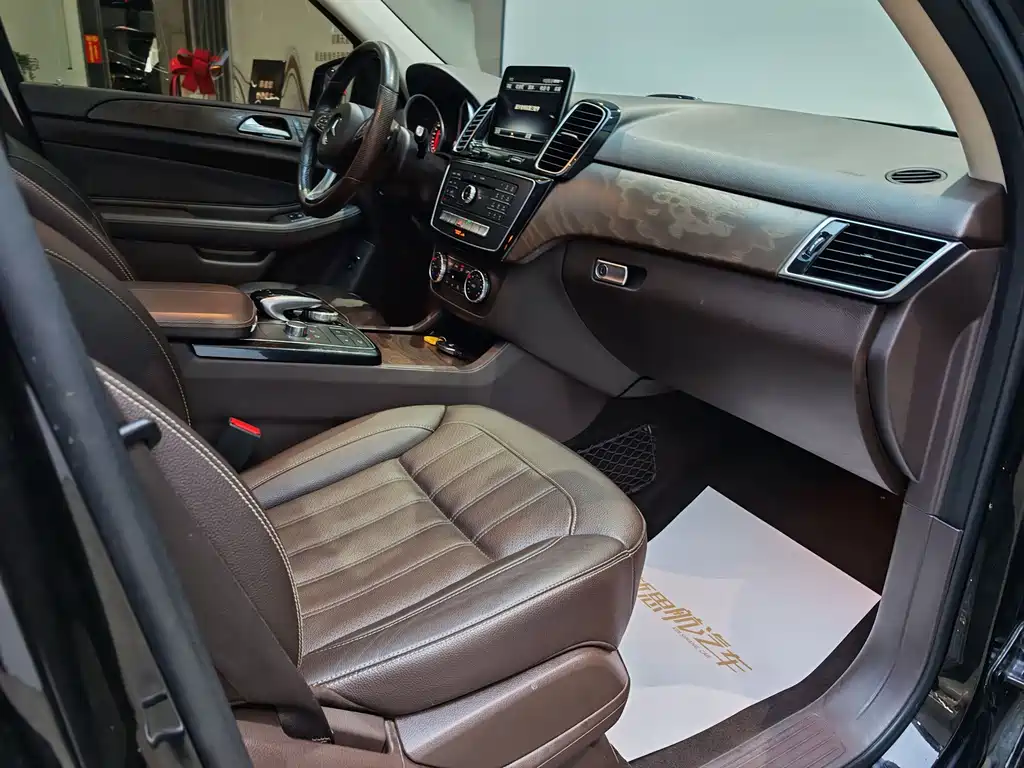 Mercedes-Benz GLE (Import) — миниатюра 12