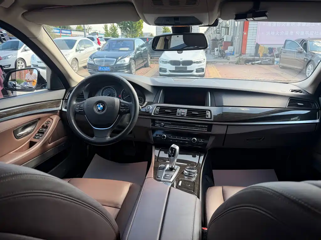 BMW 5 Series — миниатюра 7