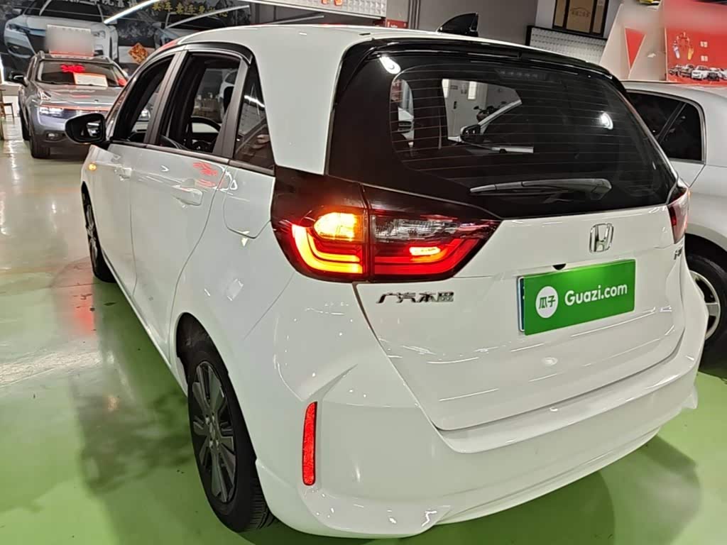 Honda Fit 1.5 л 2022 г. Белый, пробег 17800 км