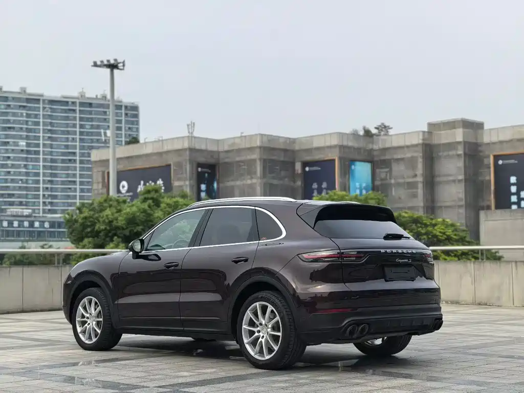 Porsche Cayenne — миниатюра 9