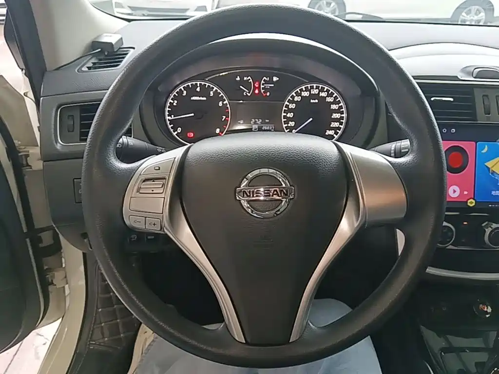 Nissan Tiida — миниатюра 11