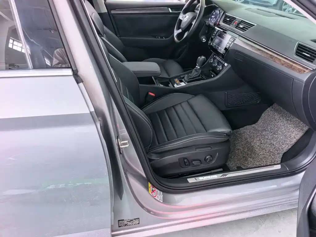 Skoda Superb — миниатюра 20