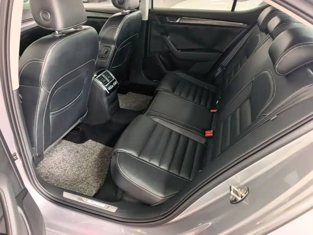 Skoda Superb — миниатюра 13