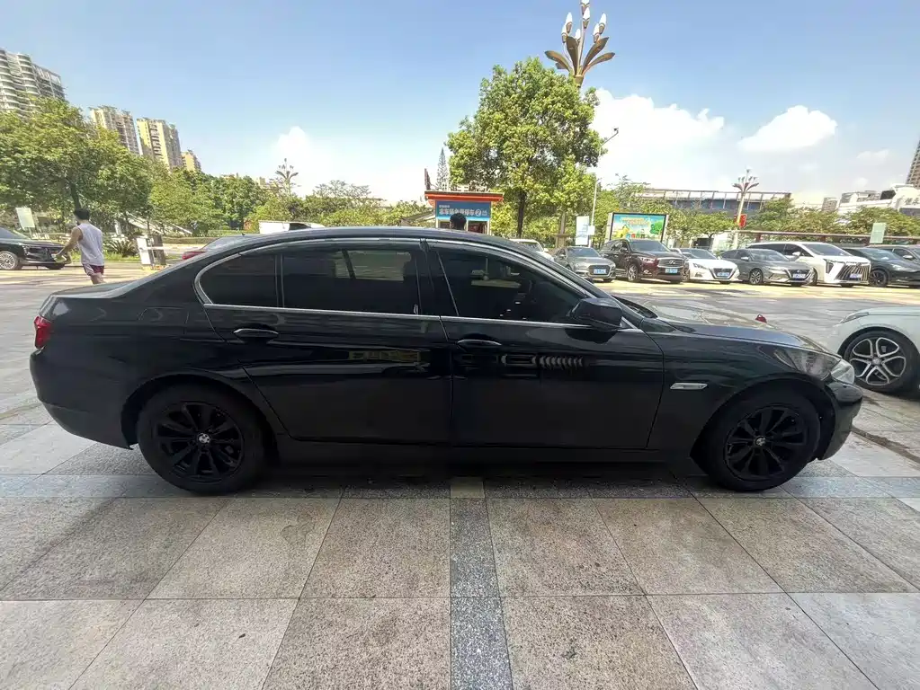 BMW 5 Series — миниатюра 17